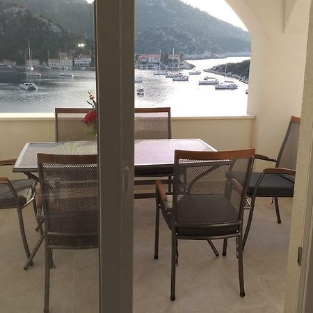 Apartment Zaklopatica Lastovo Ngoại thất bức ảnh