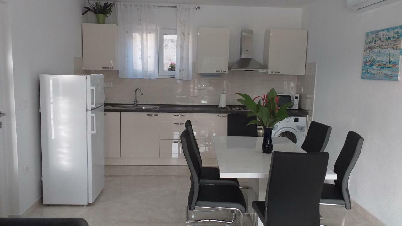 Apartment Zaklopatica Lastovo Ngoại thất bức ảnh
