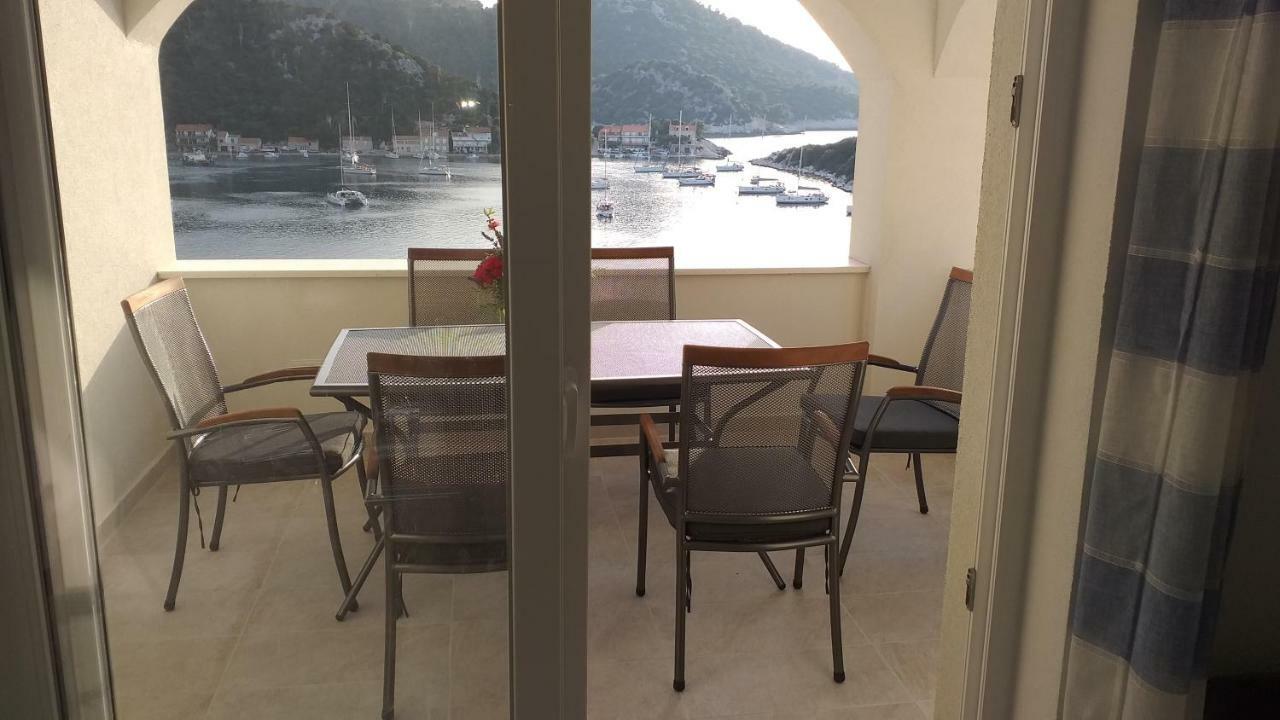 Apartment Zaklopatica Lastovo Ngoại thất bức ảnh