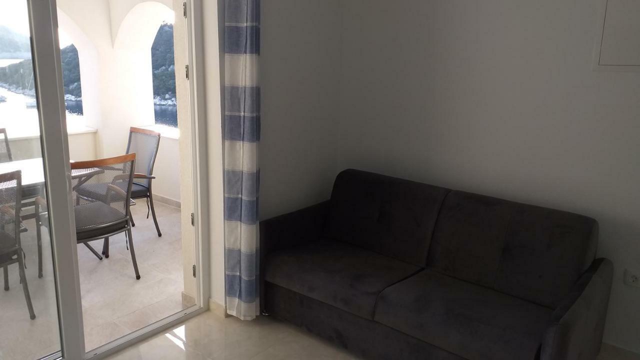 Apartment Zaklopatica Lastovo Ngoại thất bức ảnh