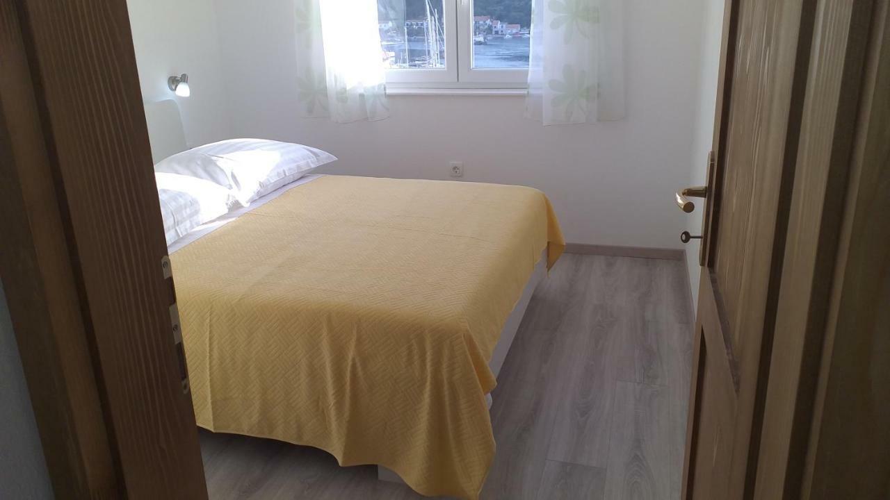 Apartment Zaklopatica Lastovo Ngoại thất bức ảnh