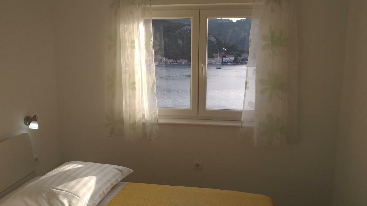 Apartment Zaklopatica Lastovo Ngoại thất bức ảnh