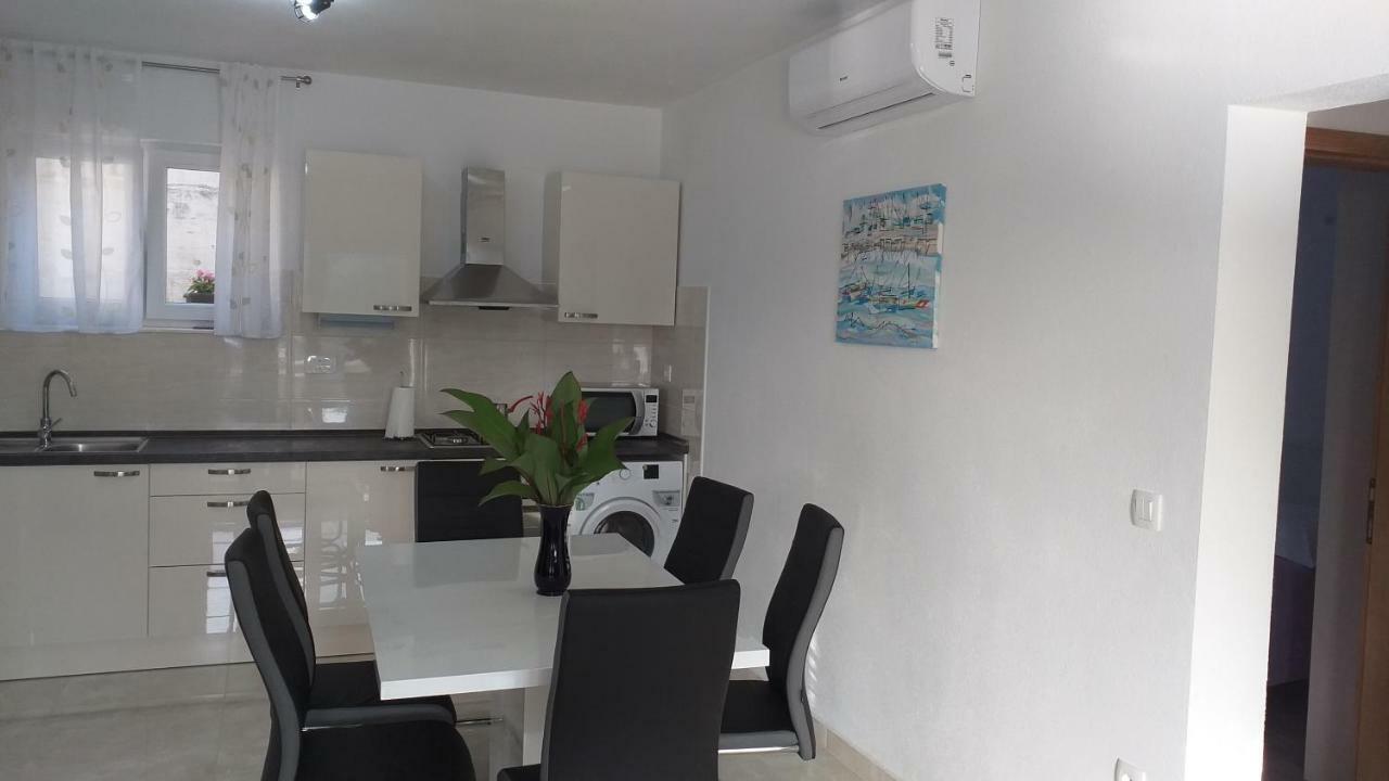 Apartment Zaklopatica Lastovo Ngoại thất bức ảnh