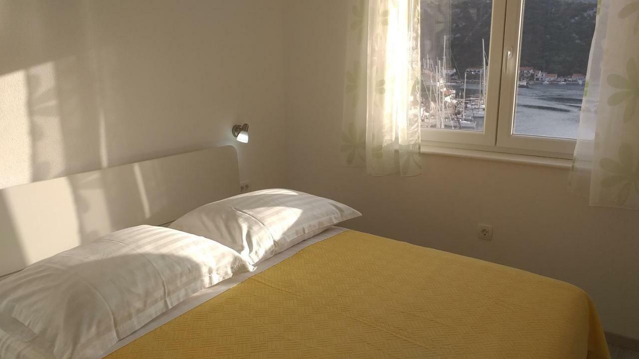 Apartment Zaklopatica Lastovo Ngoại thất bức ảnh