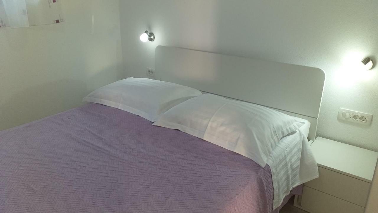 Apartment Zaklopatica Lastovo Ngoại thất bức ảnh