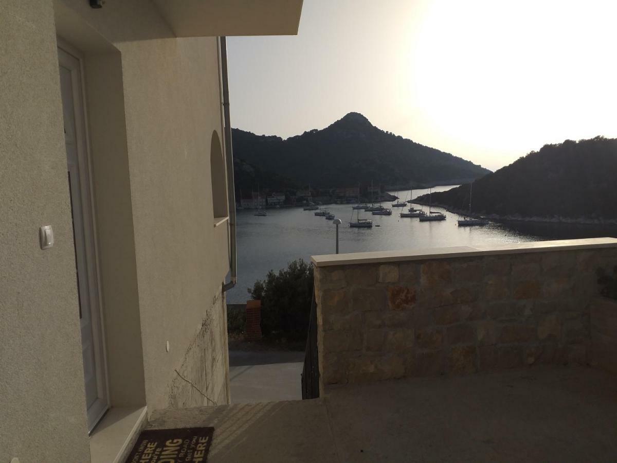 Apartment Zaklopatica Lastovo Ngoại thất bức ảnh