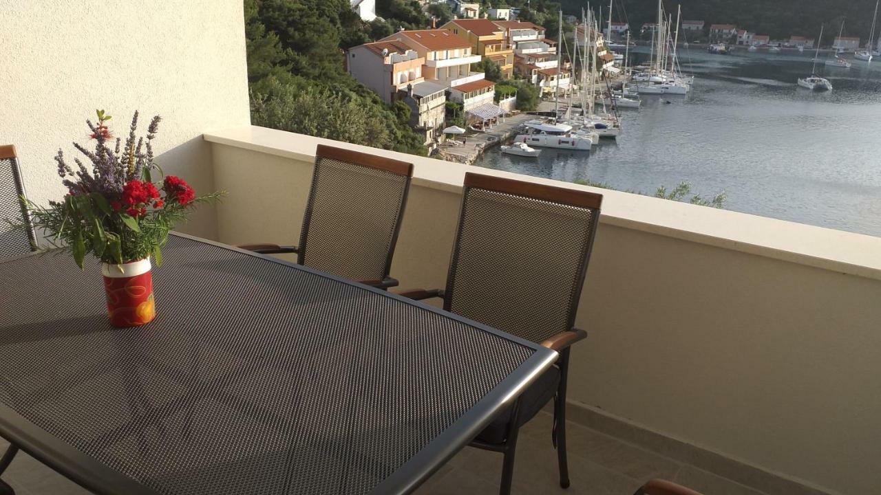 Apartment Zaklopatica Lastovo Ngoại thất bức ảnh