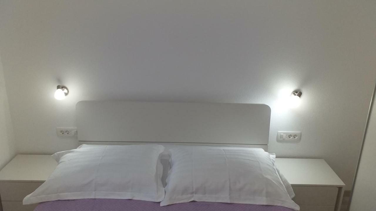 Apartment Zaklopatica Lastovo Ngoại thất bức ảnh