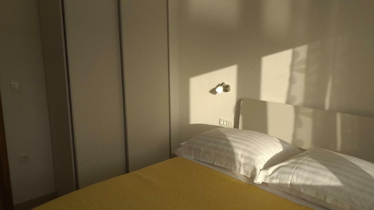 Apartment Zaklopatica Lastovo Ngoại thất bức ảnh