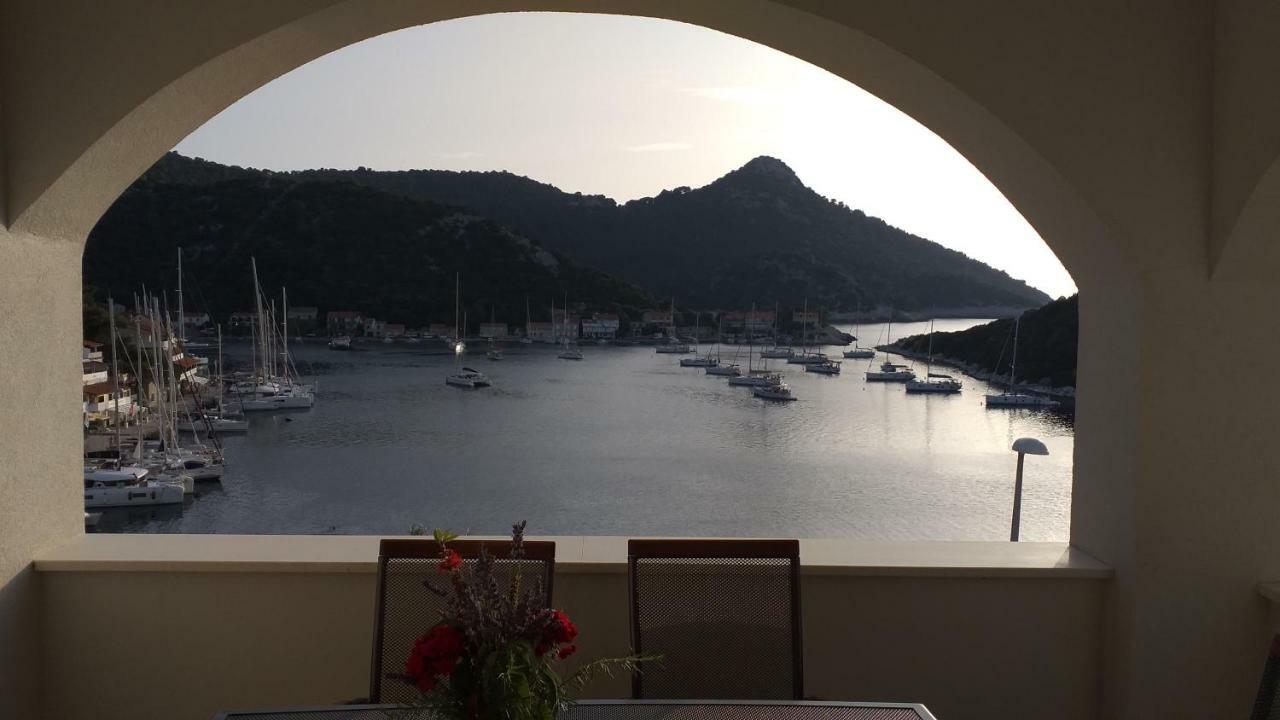 Apartment Zaklopatica Lastovo Ngoại thất bức ảnh