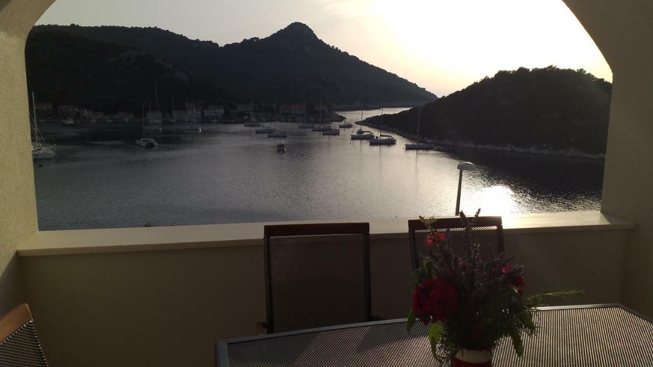 Apartment Zaklopatica Lastovo Ngoại thất bức ảnh