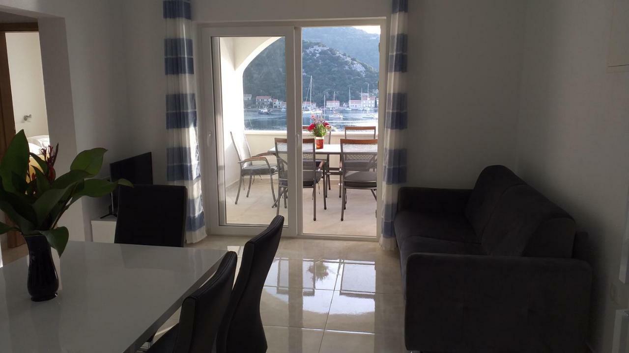 Apartment Zaklopatica Lastovo Ngoại thất bức ảnh
